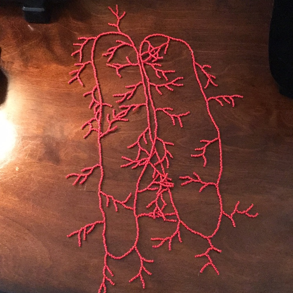 Coral beaded loop necklace - Picture 5 of 8
